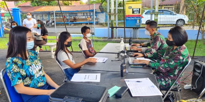 Vaksinasi di Kota Manado.